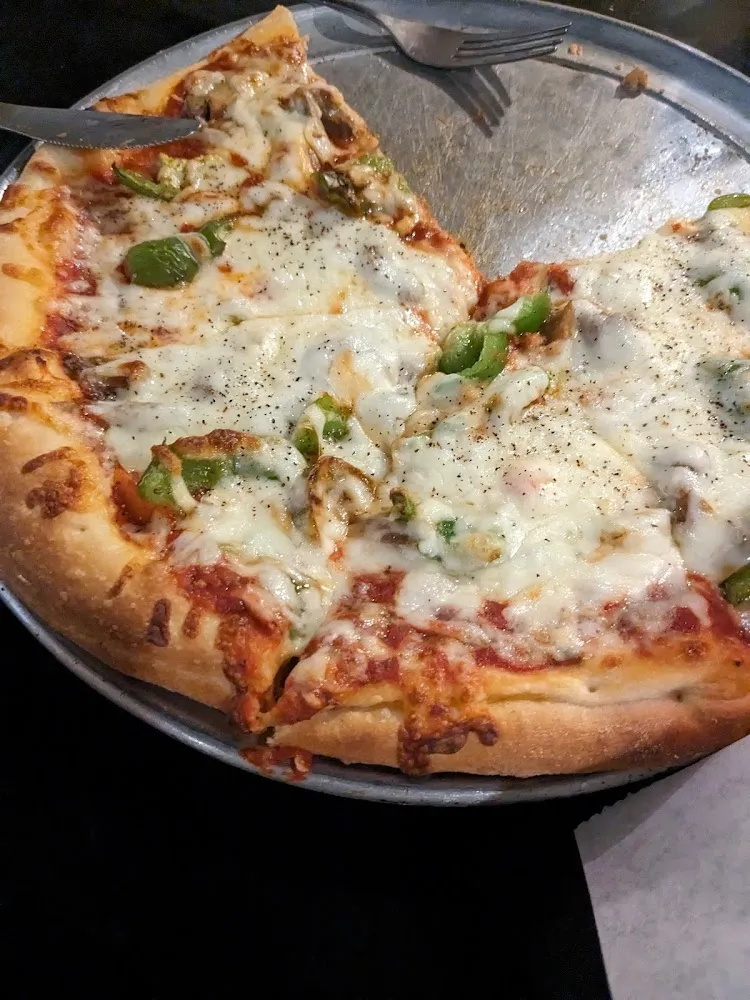 Medium Pizza with Green Pepper and Mushrooms